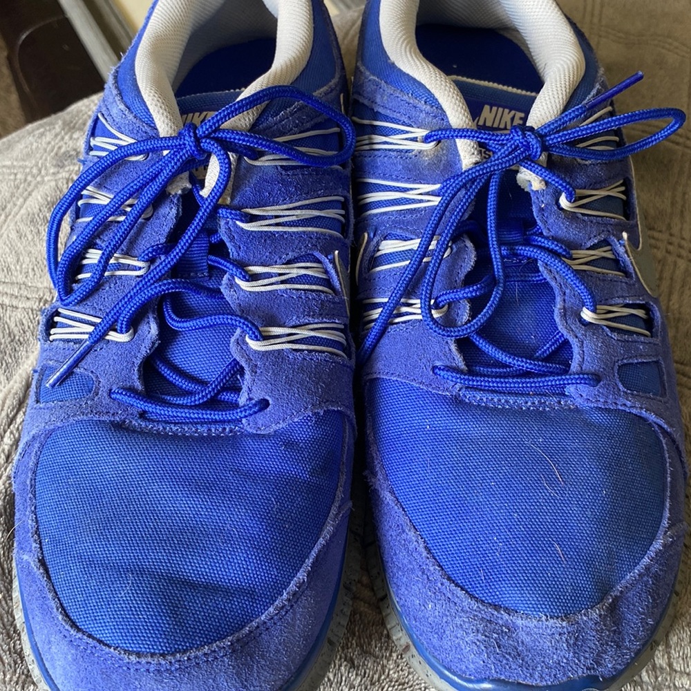 Men’s Nike cross trainer. Size 12. Blue suede and canvas.